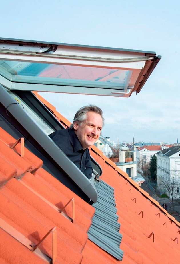 VELUX Homestory Dachgeschosswohnung Loft Dachfenster Smart Home