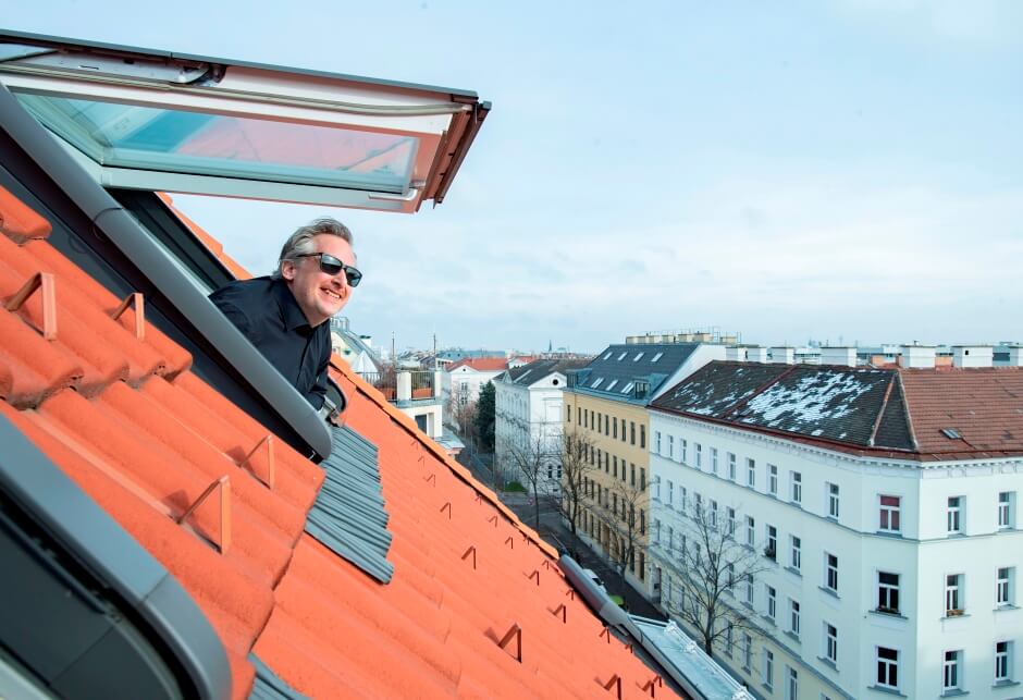 VELUX Homestory Dachgeschosswohnung Loft Dachfenster Smart Home